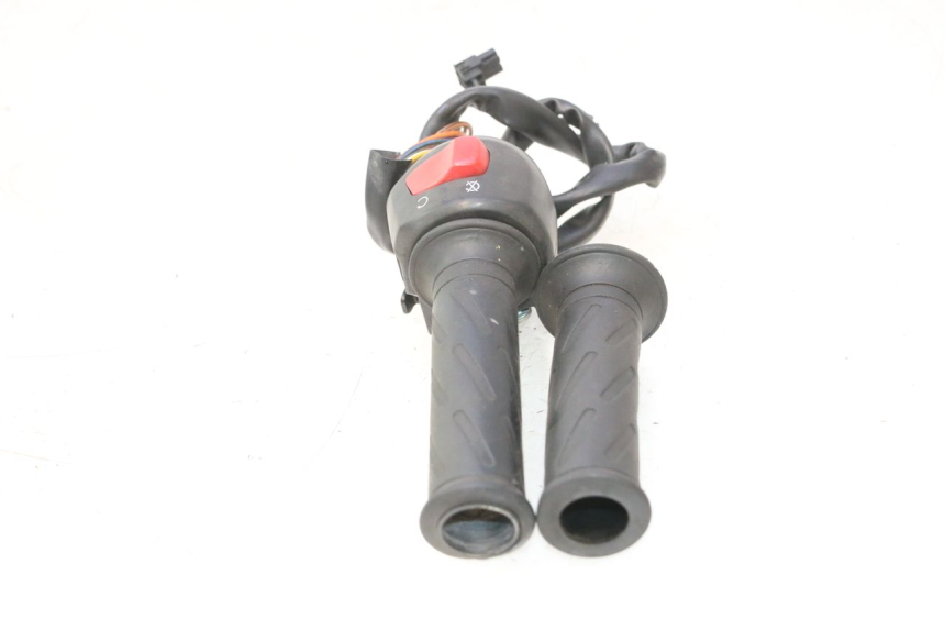 photo de RIGHT HANDLEBAR SWITCH SUZUKI BURGMAN 125 (2007 - 2014) - Surface and material condition