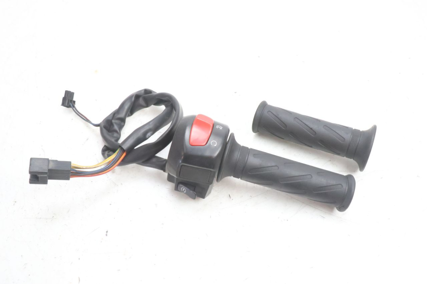 photo de RIGHT HANDLEBAR SWITCH SUZUKI BURGMAN 125 (2007 - 2014) - Main view