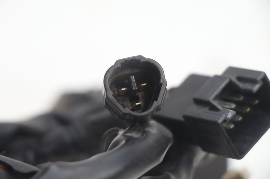 photo de RIGHT SWITCH SUZUKI BURGMAN EXECUTIVE ABS 650 (2006 - 2012) - Fixing points details