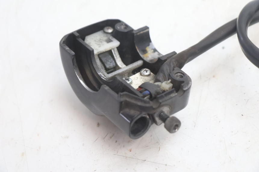 photo de RIGHT HANDLEBAR SWITCH YAMAHA BW'S BWS 125 (2010 - 2013) - Technical close-up