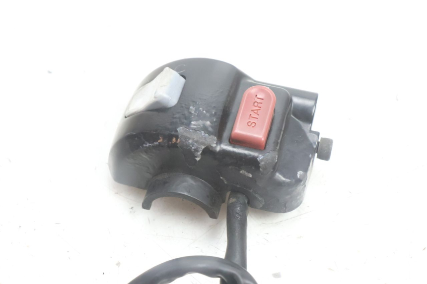 photo de RIGHT HANDLEBAR SWITCH YAMAHA BW'S BWS 125 (2010 - 2013) - Zoom on usage condition