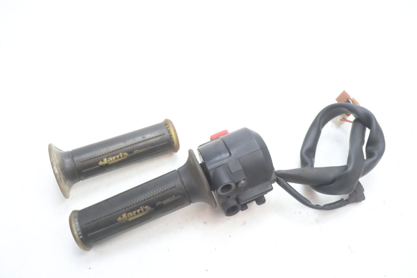 photo de RIGHT SWITCH HONDA CB F HORNET 600 (2005 - 2006) - Technical close-up