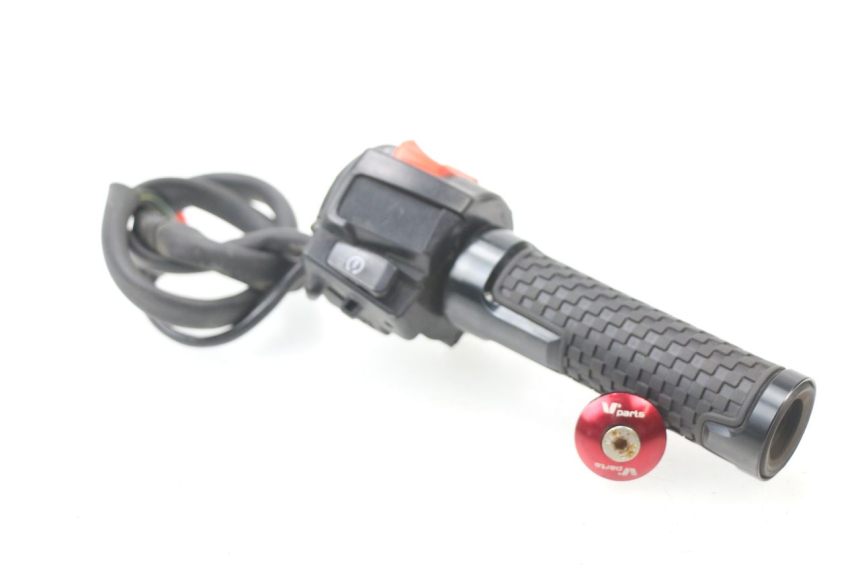 photo de RIGHT SWITCH HONDA CBR 929 RR FIREBLADE 900 (2000 - 2001) - Main view