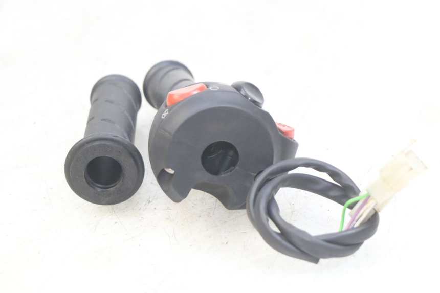 photo de RIGHT HANDLEBAR SWITCH PEUGEOT CITYSTAR AIR 125 (2014 - 2017) - Alternative perspective