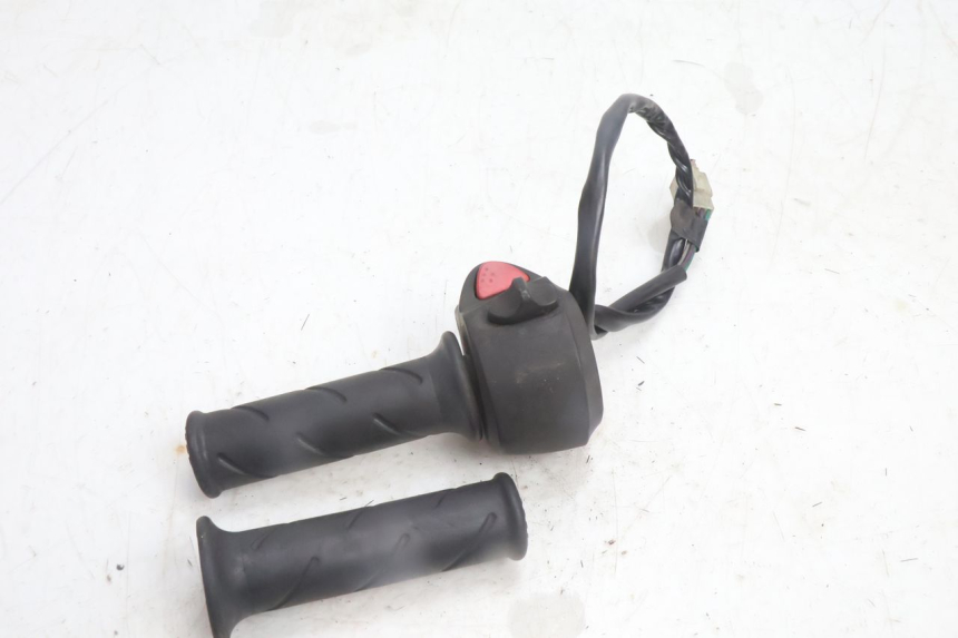 photo de RIGHT HANDLEBAR SWITCH PEUGEOT CITYSTAR 125 (2011 - 2017) - Alternative perspective