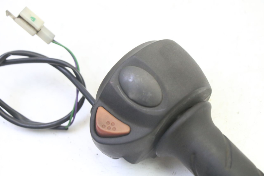 photo de RIGHT HANDLEBAR SWITCH PEUGEOT CITYSTAR 50 (2013 - 2017) - Component detail