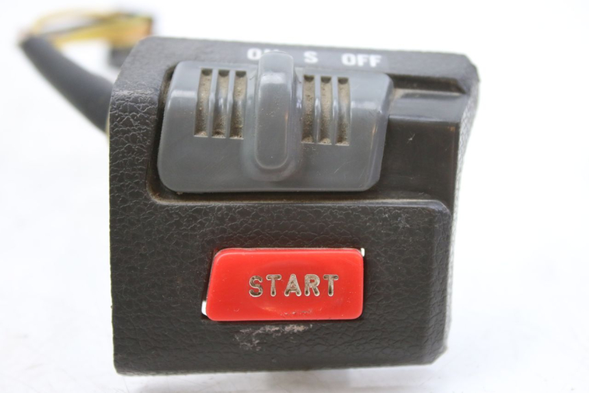 photo de RIGHT HANDLEBAR SWITCH SUZUKI CP 80 (1985 - 1996) - Component detail