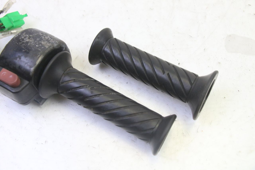 photo de RIGHT HANDLEBAR SWITCH SYM CROX 4T 50 (2016 - 2023) - Technical close-up