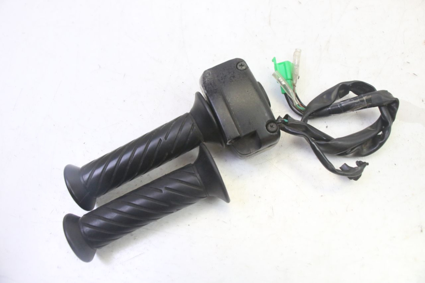 photo de RIGHT HANDLEBAR SWITCH SYM CROX 4T 50 (2016 - 2023) - Fixing points details