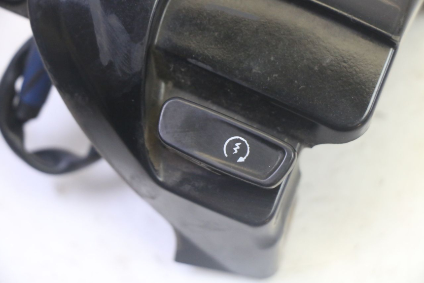 photo de RIGHT SWITCH YAMAHA CYGNUS X INJECTION 125 (2007 - 2013) - Component detail