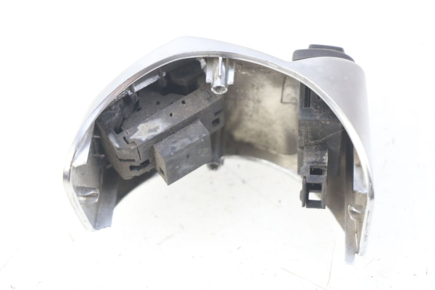 photo de RIGHT HANDLEBAR SWITCH PEUGEOT DJANGO 2T 50 (2014 - 2019) - Zoom on usage condition