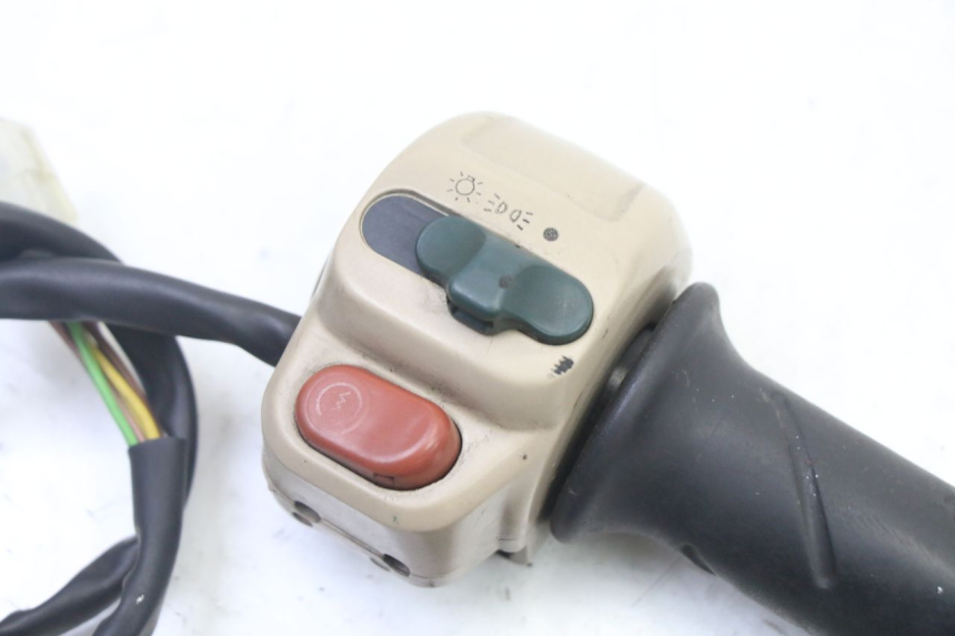 photo de RIGHT HANDLEBAR SWITCH PEUGEOT ELYSEO 125 (1999 - 2004) - Component detail