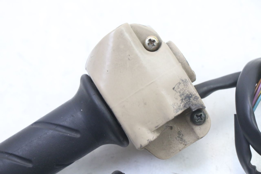 photo de RIGHT HANDLEBAR SWITCH PEUGEOT ELYSEO 125 (1999 - 2004) - Technical close-up