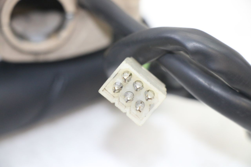 photo de RIGHT HANDLEBAR SWITCH PEUGEOT ELYSEO 125 (1999 - 2004) - Fixing points details