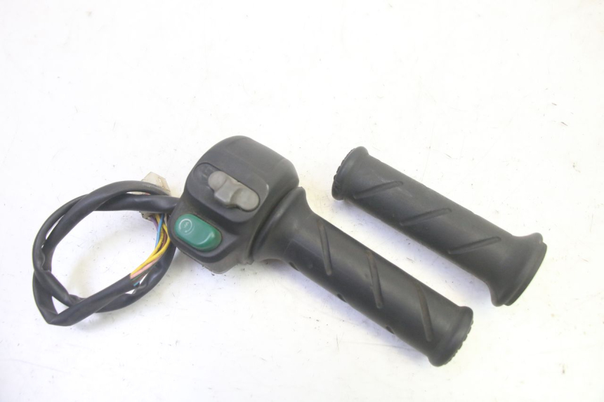 photo de RIGHT HANDLEBAR SWITCH PEUGEOT ELYSEO 125 (1999 - 2004) - Main view
