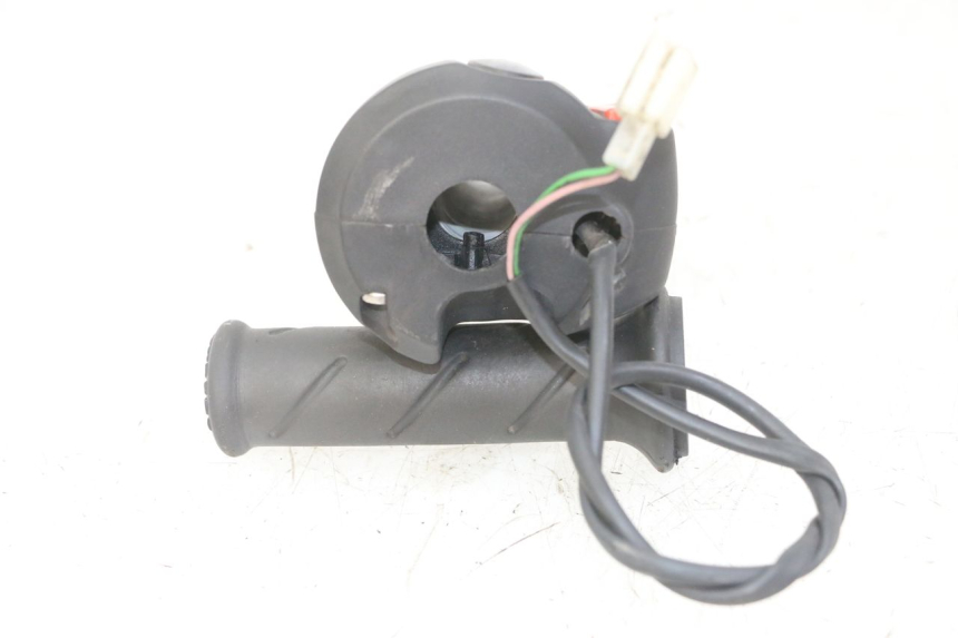 photo de RIGHT SWITCH PEUGEOT ELYSTAR 125 (2002 - 2007) - Zoom on usage condition