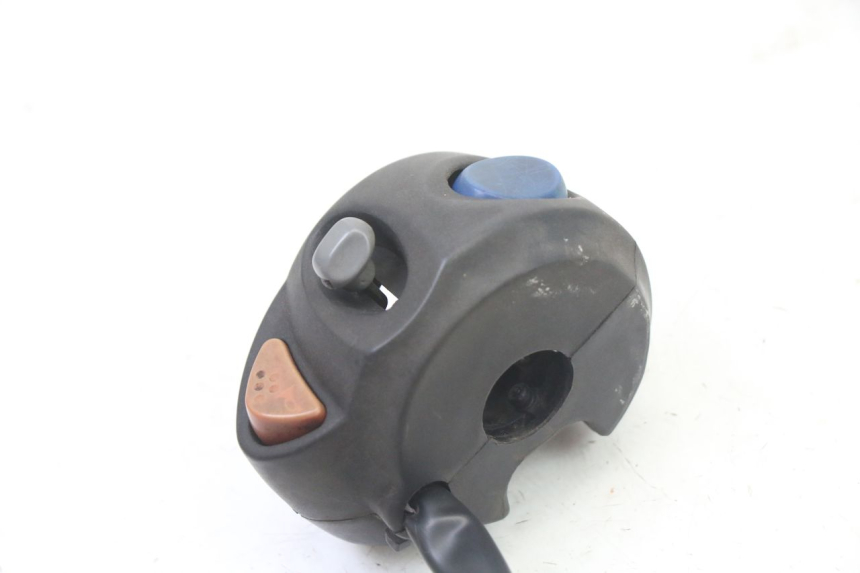 photo de RIGHT HANDLEBAR SWITCH PEUGEOT ELYSTAR 50 (2002 - 2014) - Zoom on usage condition
