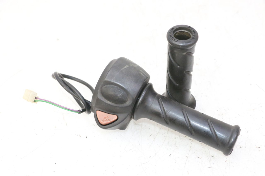 photo de RIGHT HANDLEBAR SWITCH PEUGEOT ELYSTAR 50 (2002 - 2014) - Main view