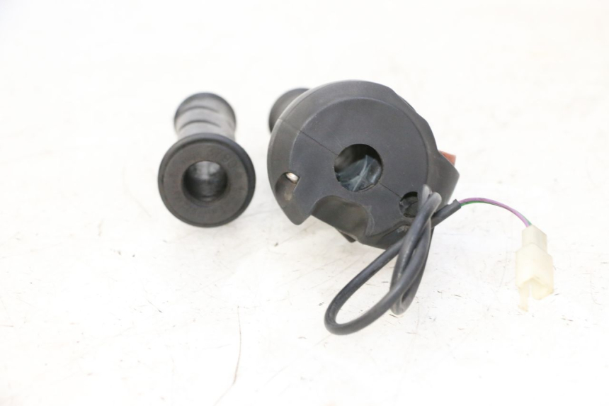 photo de RIGHT HANDLEBAR SWITCH PEUGEOT ELYSTAR 50 (2002 - 2014) - Alternative perspective