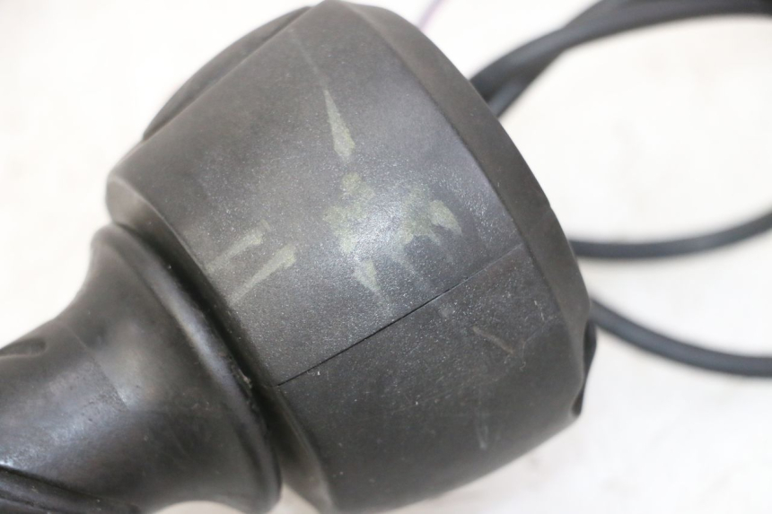 photo de RIGHT HANDLEBAR SWITCH PEUGEOT ELYSTAR 50 (2002 - 2014) - Product overview