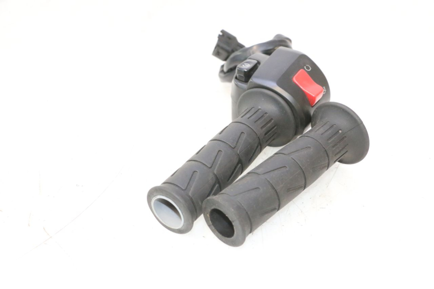 photo de RIGHT SWITCH KAWASAKI ER-6 ER6 N 650 (2005 - 2009) - Technical close-up