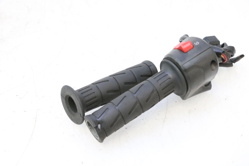 photo de RIGHT SWITCH KAWASAKI ER-6 ER6 N 650 (2005 - 2009) - Technical close-up