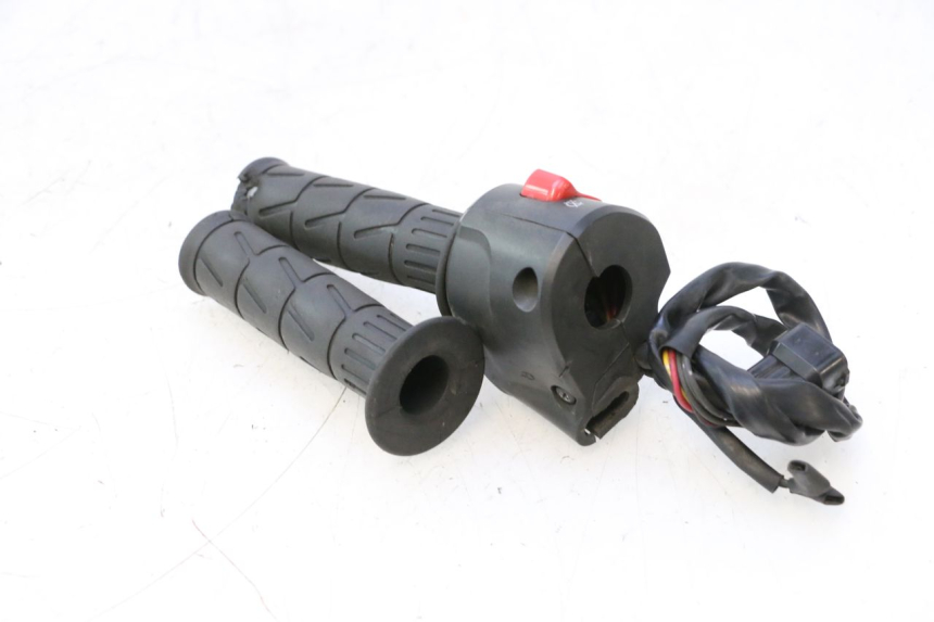 photo de RIGHT SWITCH KAWASAKI ER-6 ER6 N 650 (2005 - 2009) - Fixing points details