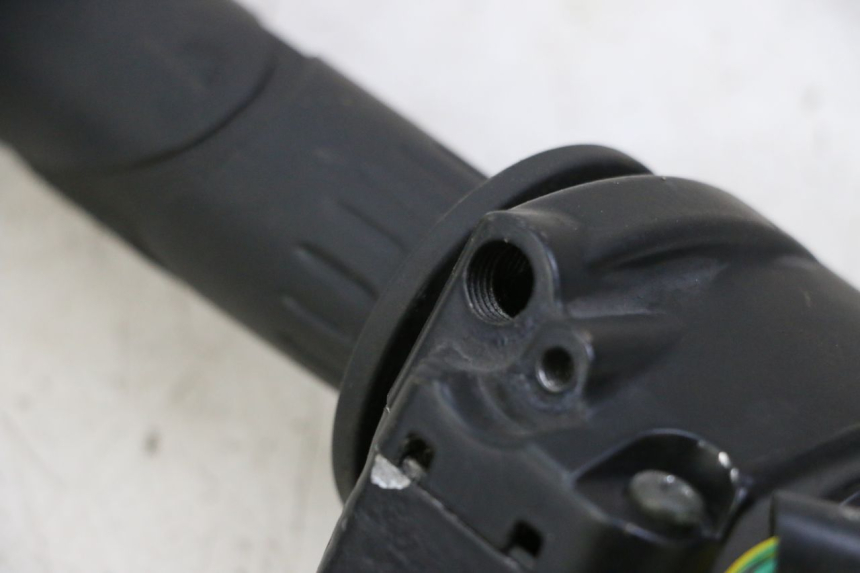 photo de RIGHT HANDLEBAR SWITCH JM MOTORS EVOLIS 4T 50 (2018 - 2022) - Zoom on usage condition