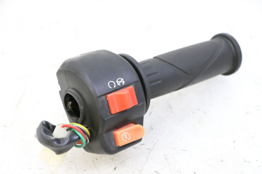 photo de RIGHT HANDLEBAR SWITCH JM MOTORS EVOLIS 4T 50 (2018 - 2022) - Surface and material condition