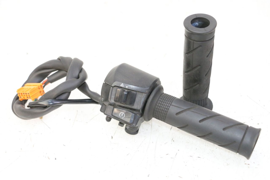 photo de RIGHT HANDLEBAR SWITCH HONDA FES S-WING SWING ABS 125 (2007 - 2015) - Main view