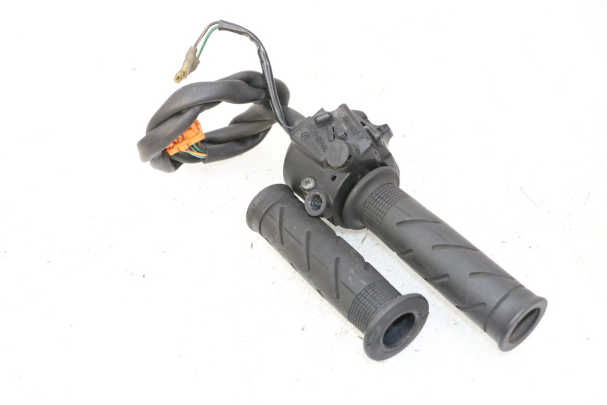 photo de RIGHT HANDLEBAR SWITCH HONDA FES S-WING SWING ABS 125 (2007 - 2015) - Component detail