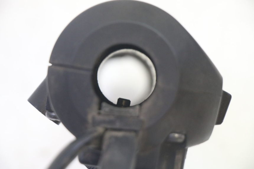 photo de RIGHT HANDLEBAR SWITCH HONDA FES S-WING SWING ABS 125 (2007 - 2015) - Product overview