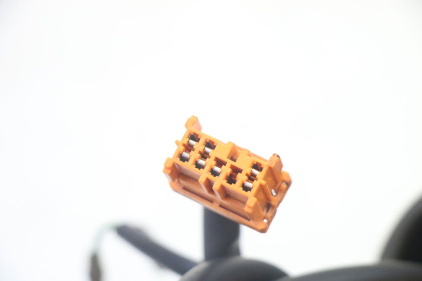 photo de RIGHT HANDLEBAR SWITCH HONDA FES S-WING SWING ABS 125 (2007 - 2015) - Surface and material condition