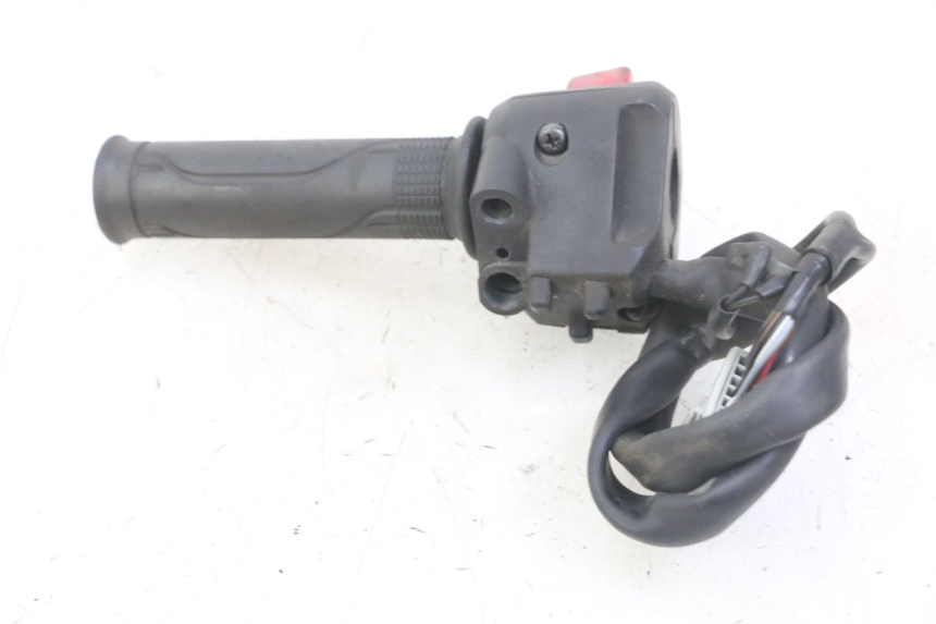 photo de RIGHT SWITCH HONDA FORZA ABS 300 (2013 - 2017) - Fixing points details