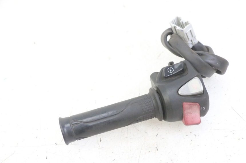 photo de RIGHT SWITCH HONDA FORZA ABS 300 (2013 - 2017) - Surface and material condition