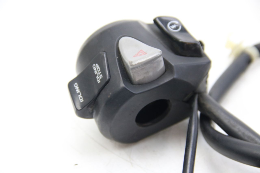 photo de RIGHT HANDLEBAR SWITCH HONDA FORZA 125 (2015 - 2016) - Zoom on usage condition
