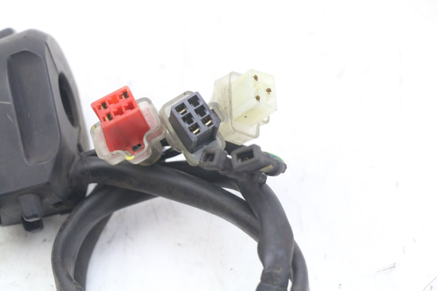 photo de RIGHT HANDLEBAR SWITCH HONDA FORZA 125 (2015 - 2016) - Technical close-up