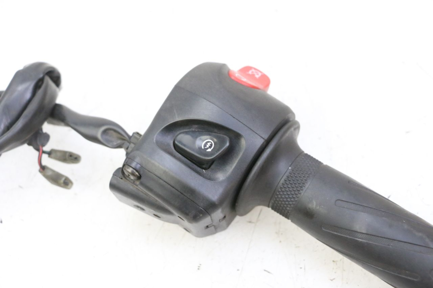 photo de RIGHT SWITCH YAMAHA FZ6 N FAZER 600 (2004 - 2006) - Component zoom