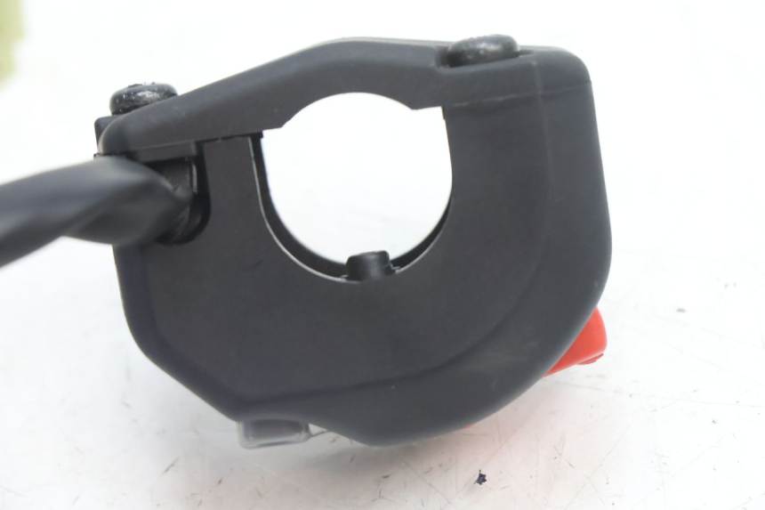 photo de RIGHT SWITCH YAMAHA FZ8 800 (2010 - 2016) - Technical close-up