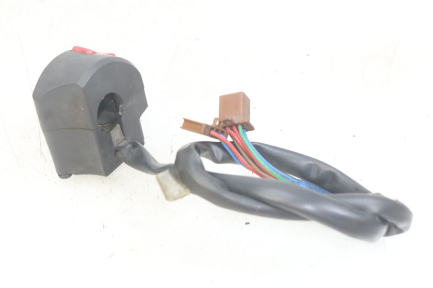 photo de RIGHT HANDLEBAR SWITCH YAMAHA FZS FAZER 600 (1998 - 2001) - Technical close-up