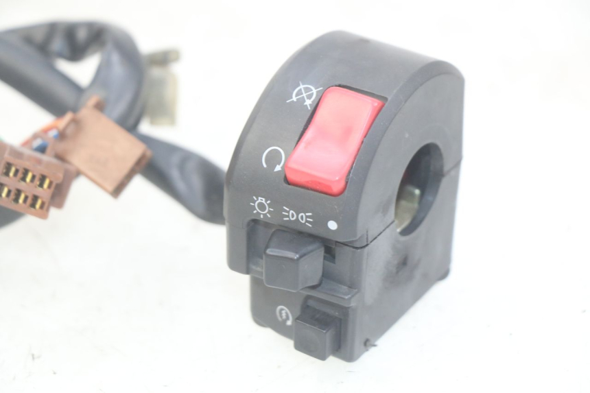 photo de RIGHT HANDLEBAR SWITCH YAMAHA FZS FAZER 600 (1998 - 2001) - Fixing points details