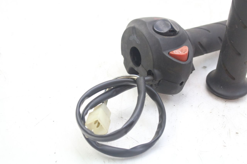 photo de RIGHT SWITCH PEUGEOT GEOPOLIS RS 125 (2007 - 2009) - Product overview