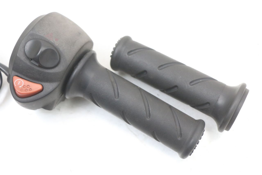 photo de RIGHT SWITCH PEUGEOT GEOPOLIS RS 125 (2007 - 2009) - Component detail