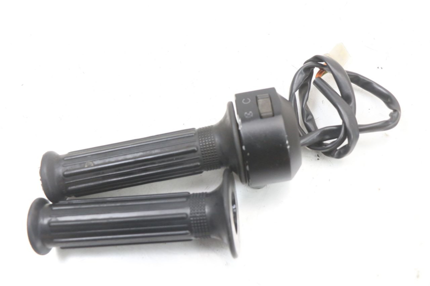 photo de Right switchgear HYOSUNG GF 125 (2001 - 2005) - Technical close-up