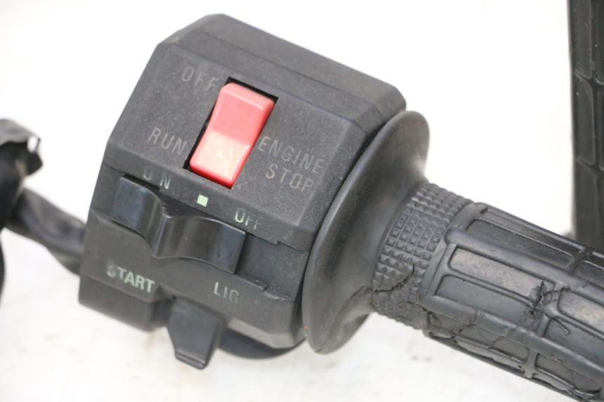 photo de RIGHT SWITCH KAWASAKI GPX F ZX750F 750 (1986 - 1990) - Distinctive features