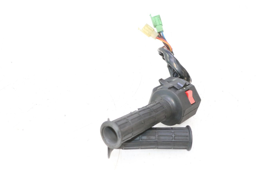photo de RIGHT SWITCH KAWASAKI GPX F ZX750F 750 (1986 - 1990) - Zoom on usage condition