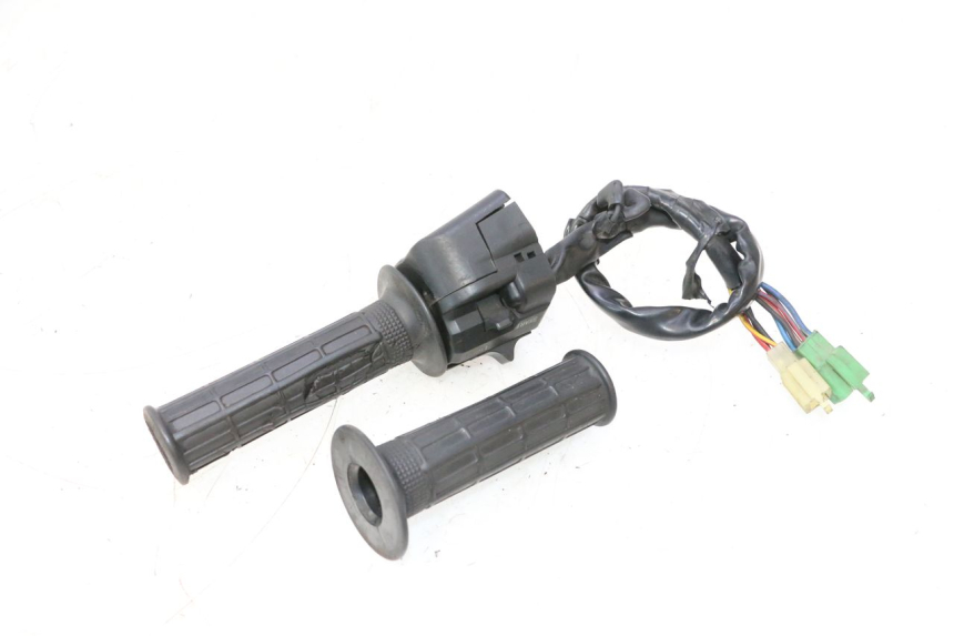 photo de RIGHT SWITCH KAWASAKI GPX F ZX750F 750 (1986 - 1990) - Surface and material condition