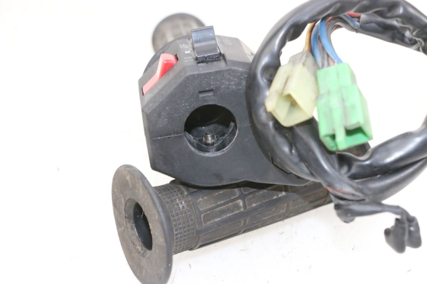 photo de RIGHT SWITCH KAWASAKI GPX R WARBIRD 600 (1988 - 1993) - Zoom on usage condition