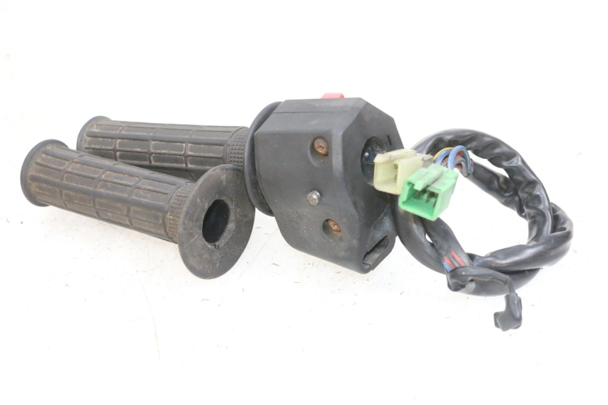 photo de RIGHT SWITCH KAWASAKI GPX R WARBIRD 600 (1988 - 1993) - Surface and material condition
