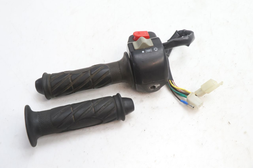 photo de RIGHT HANDLEBAR SWITCH TNT MOTOR GRIDO 2T 50 (2010 - 2019) - Alternative perspective
